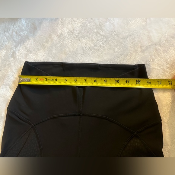 Lululemon Nulu and Mesh Mid-Rise Yoga Crop 23". Size 8. black - Picture 8 of 10